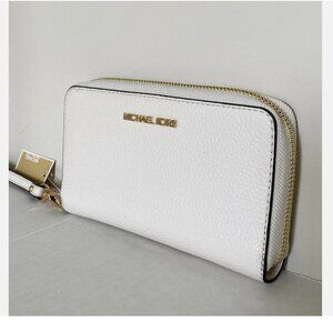 New Michael Kors Jet Set Travel Large Flat Wallet Leather Light Cream / Gift Box